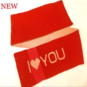 NWT AERO I LOVE YOU SCARF LARGE / VALENTINES